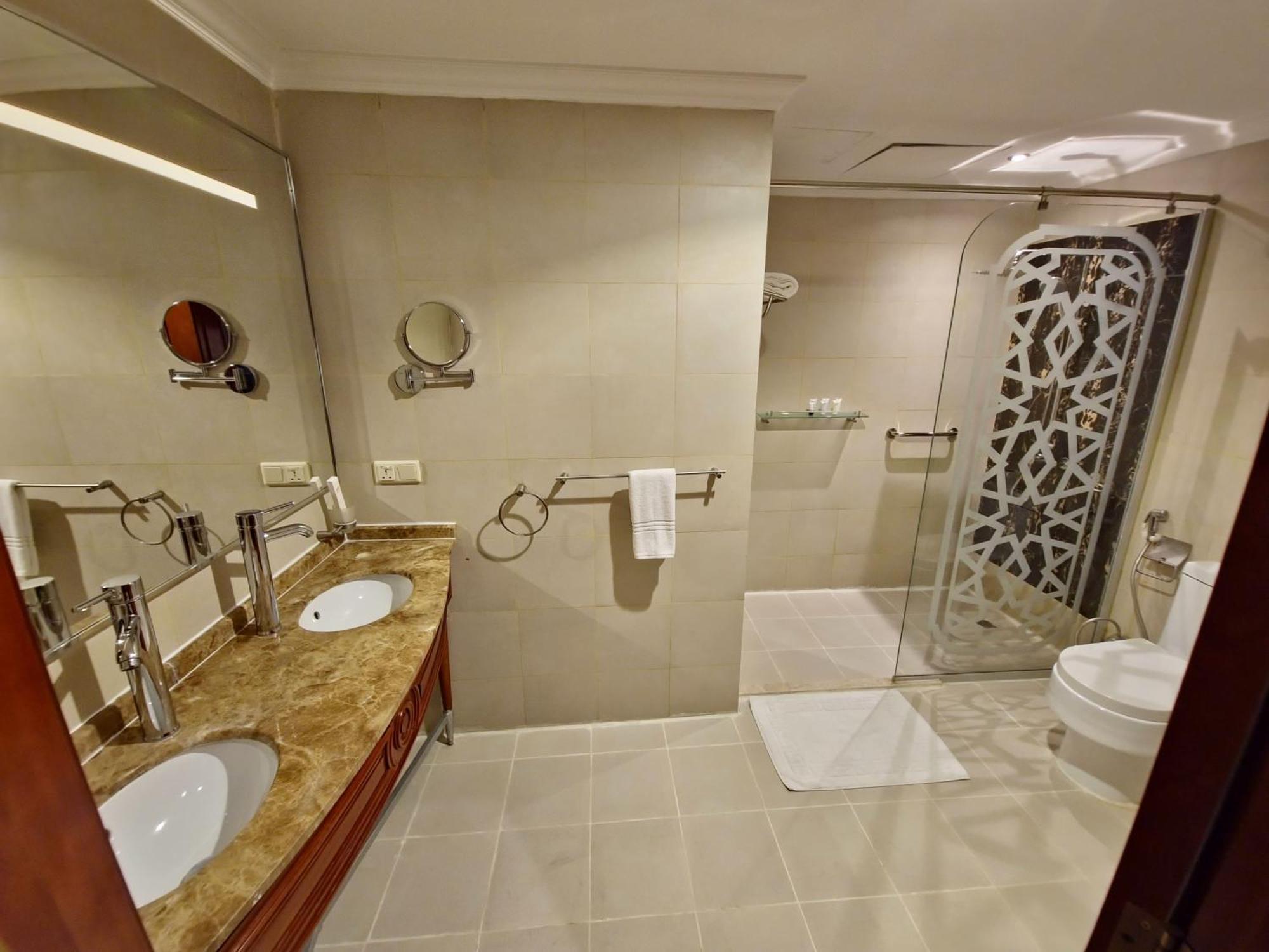 Quiet Al Shatee Hotel 3*